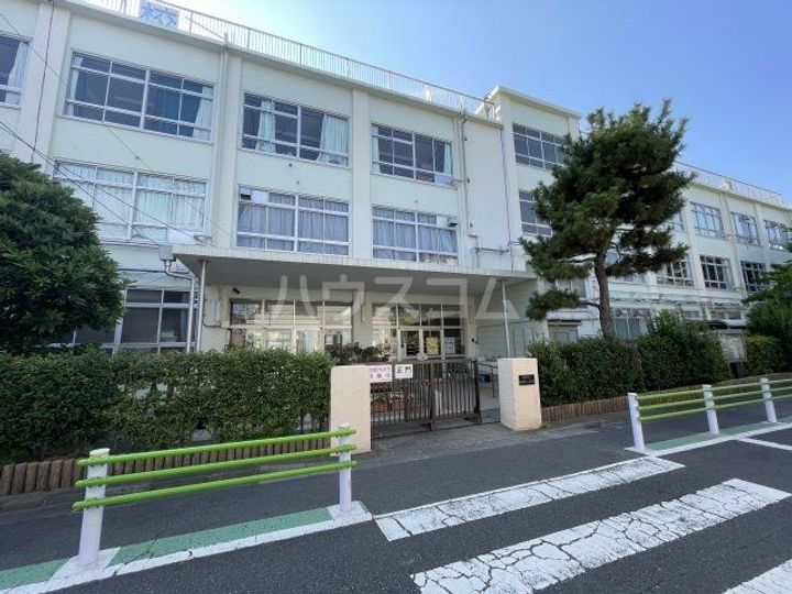 アパルトアライの周辺
