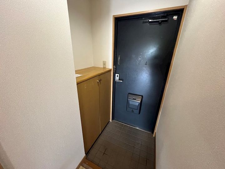 ロイヤルハイツ鶴羽田の玄関