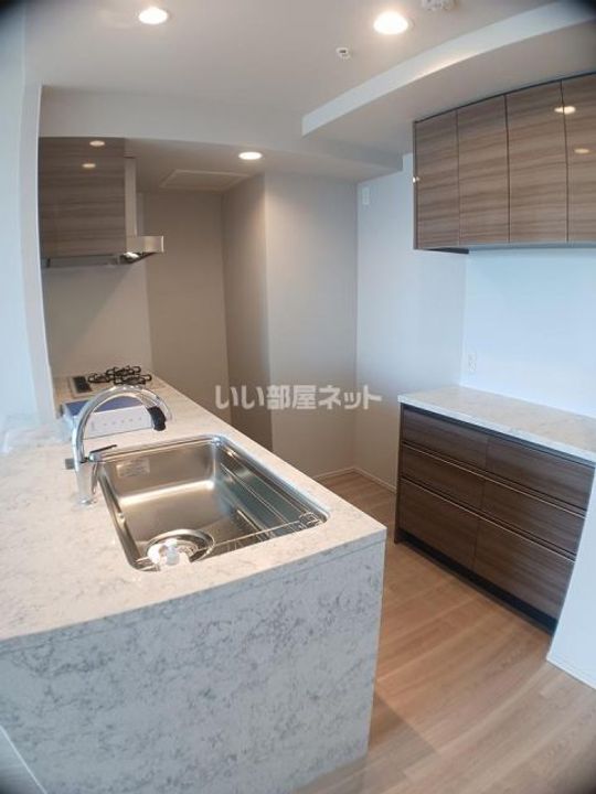 新潟県新潟市中央区花園1(マンション)の賃貸物件のキッチン