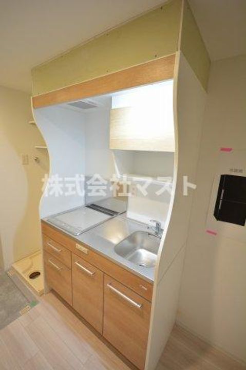 セレニテ難波グランデシュッドのキッチン