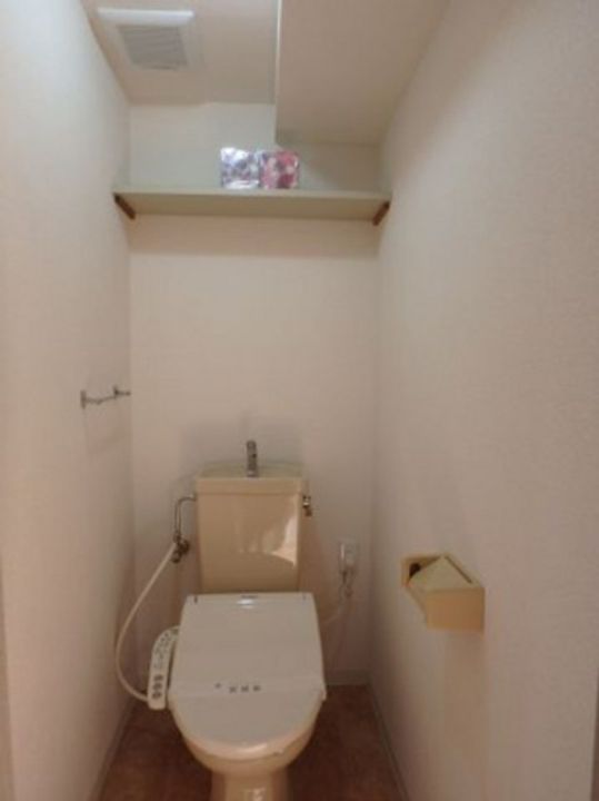 岡山県岡山市中区倉田の賃貸マンションの内装