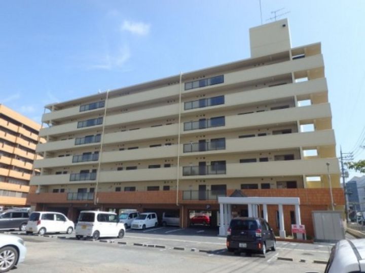 岡山県岡山市中区倉田の賃貸マンションの外観
