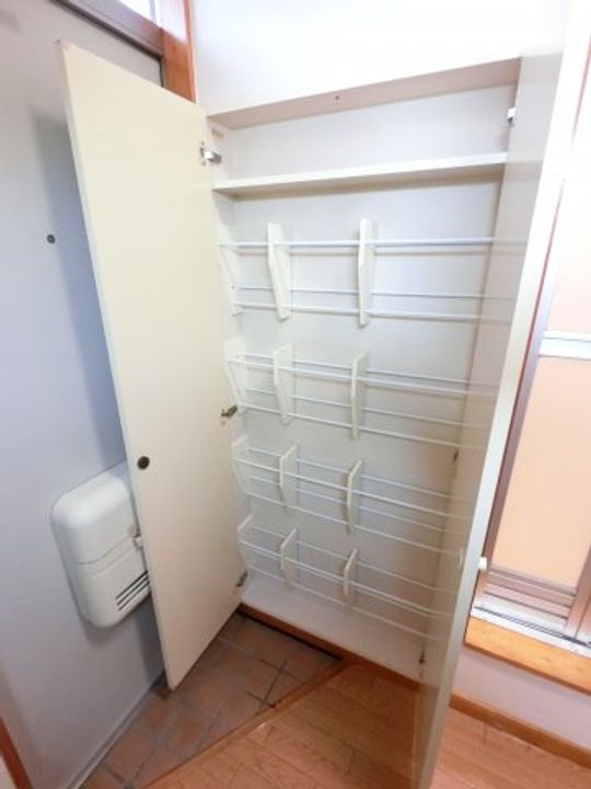 西登戸グリーンハイツの玄関