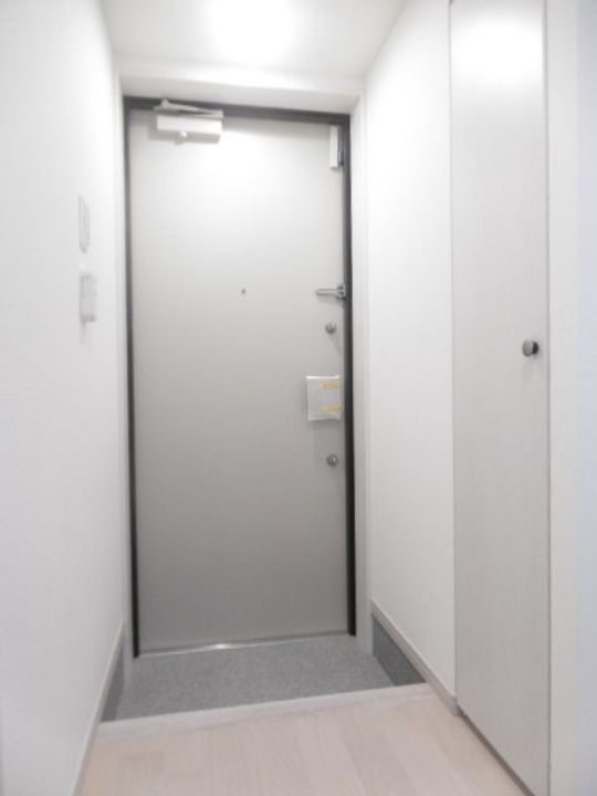 神奈川県川崎市川崎区本町1(マンション)の賃貸物件の玄関