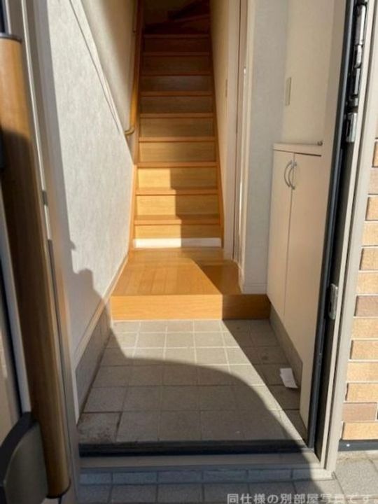 シュトラーセ割前の玄関