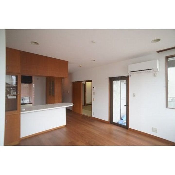 メゾン春山の居間