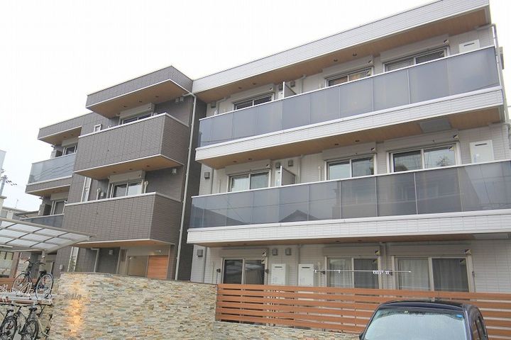 サリオス段原日出の外観