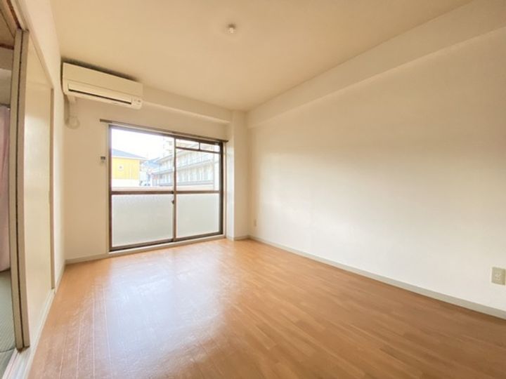 グランソレイユIIの居間