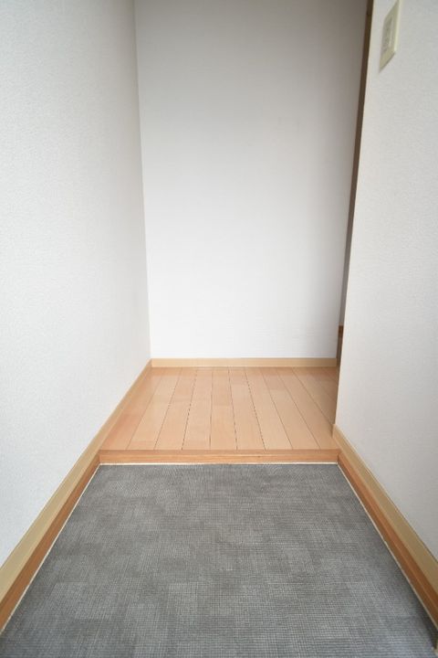 ガーデンプレイス広瀬 D棟の玄関