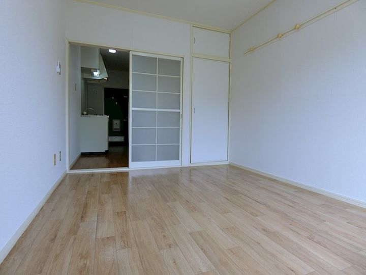 メゾン ジュメール B棟の居間