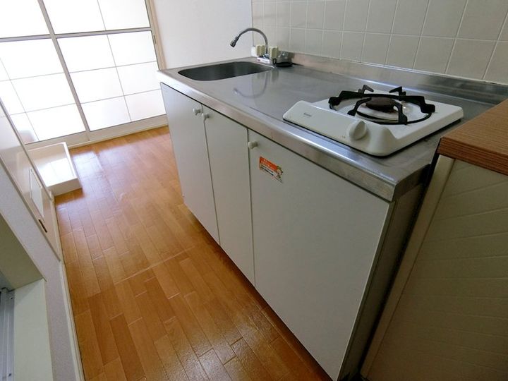 メゾン ジュメール B棟のキッチン