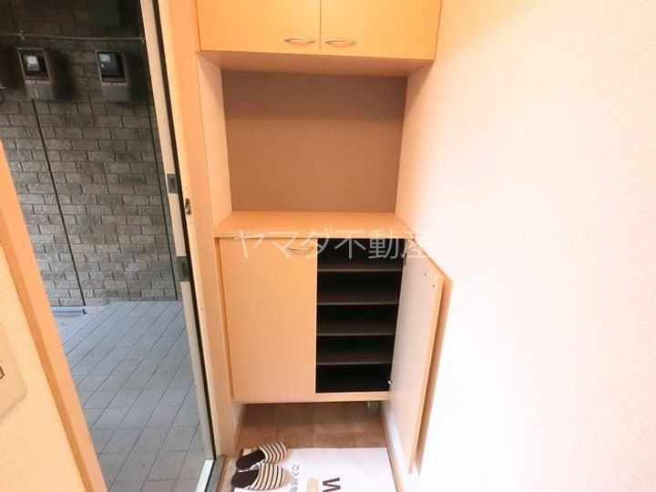 リベーラコートABの玄関