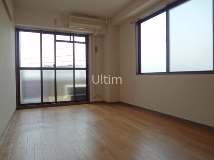 華堂壱番館の居間