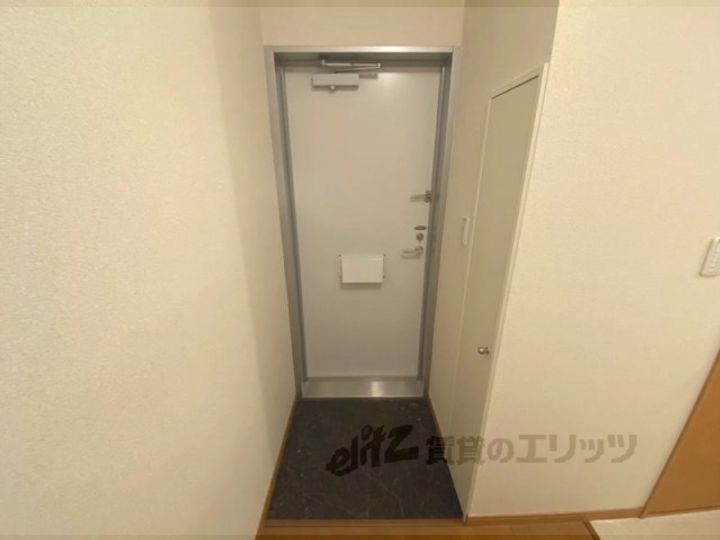 レオパレスバンビーノの玄関