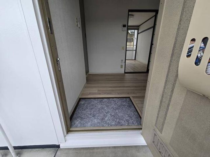 コーポハイムーンの玄関