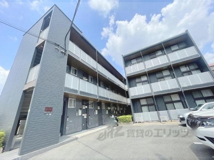 レオパレススプルースの外観