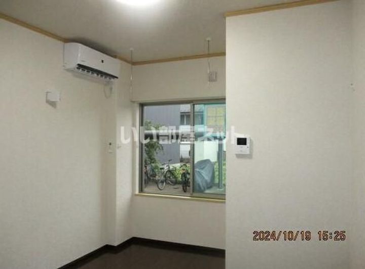 ジュネスアベニールEの居間