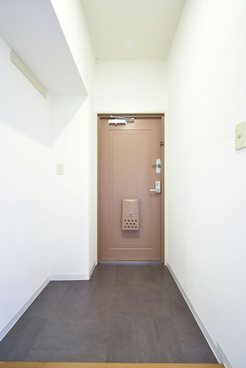 URアーバンラフレ志賀の玄関