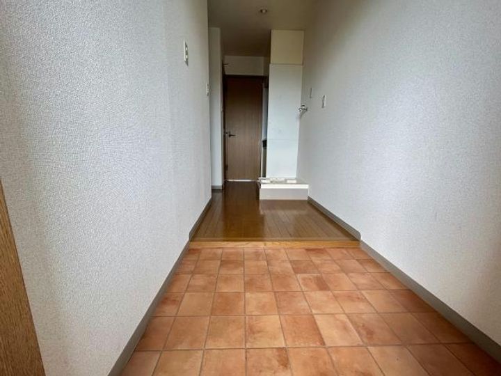 愛知県日進市岩崎町西ノ平(マンション)の賃貸物件の玄関