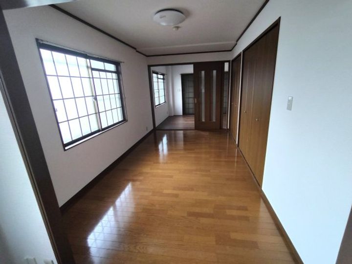 ニューハイツ岡山手の居間