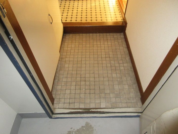 ロイヤルハイツの玄関