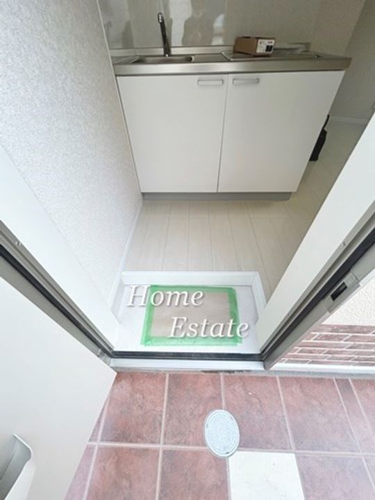 ユナイト黄金町アクトンストリートの玄関