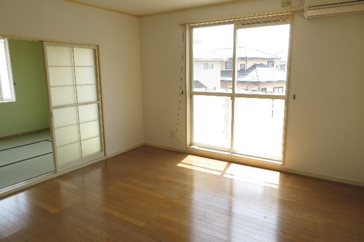 ファミール森合A棟の居間