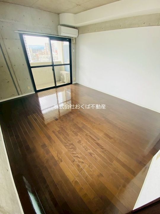 アーバン・ビルドIIの居間