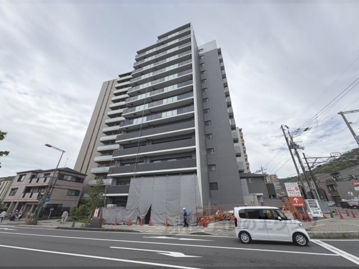 プレサンス大津京町ベルリーヴァの外観