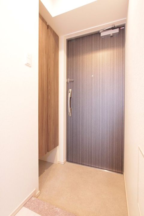 千葉県市川市二俣2(マンション)の賃貸物件の玄関