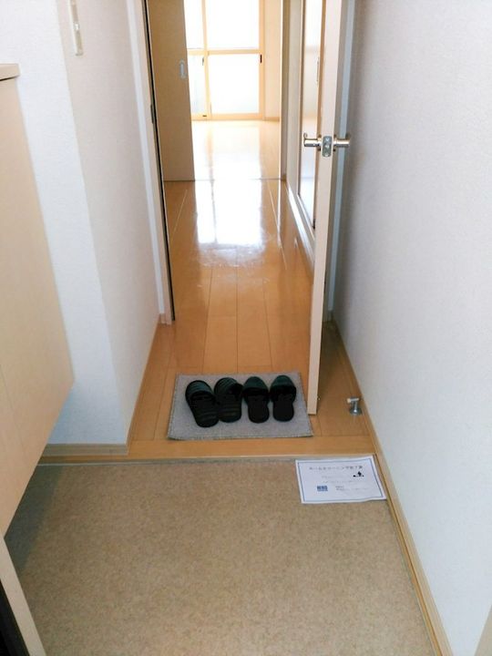 アルメリア中野の玄関