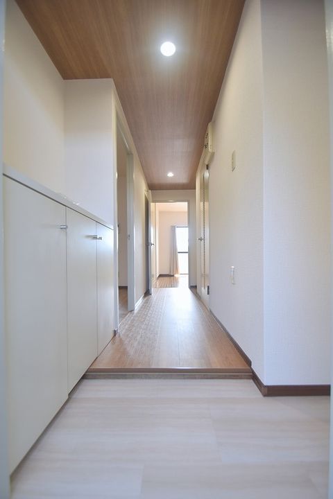 エイシンビルの玄関