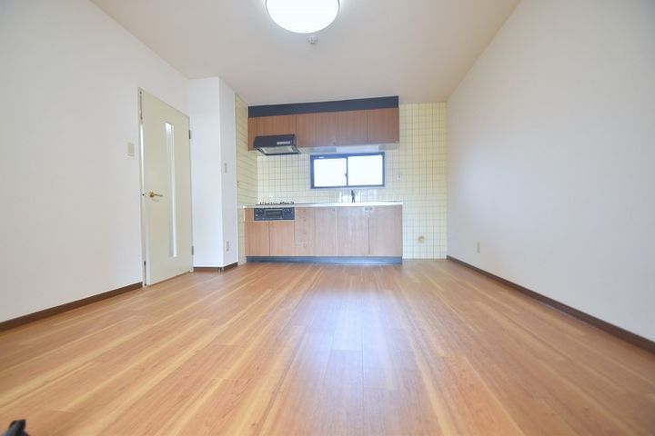 エイシンビルの居間