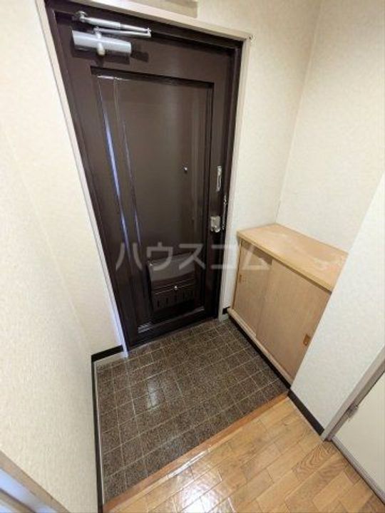 メゾンアキバの玄関