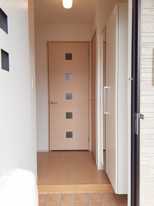 クレマチスIIIの玄関