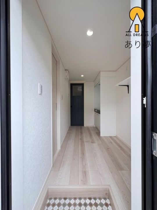 ハーミットクラブハウスmix三ツ沢下町の玄関