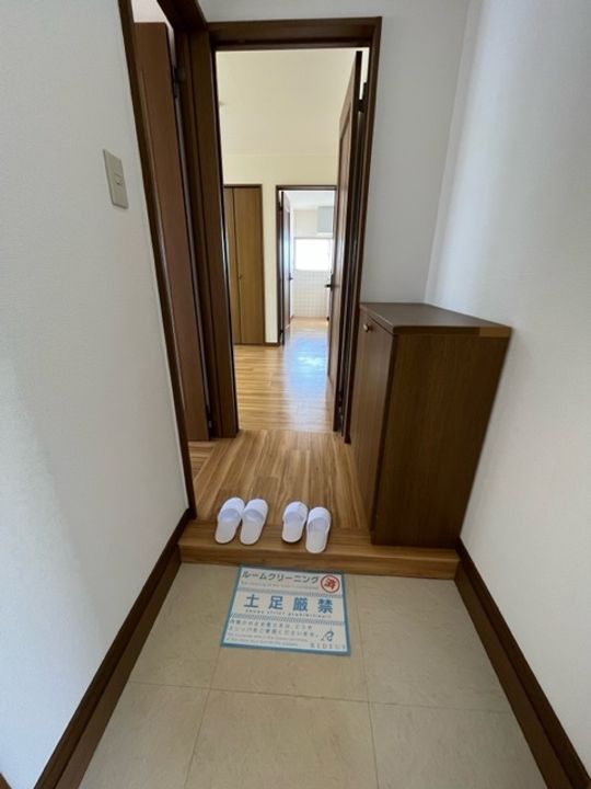 岡山県岡山市中区国府市場(アパート)の賃貸物件の玄関
