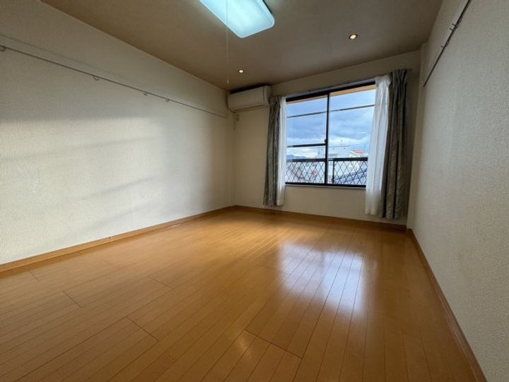 コーポサンリッチIIIの居間