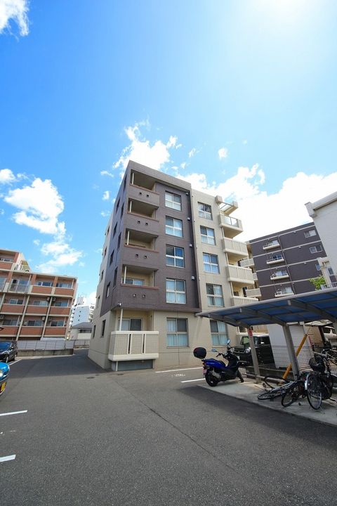 エルティアラ上富野の外観