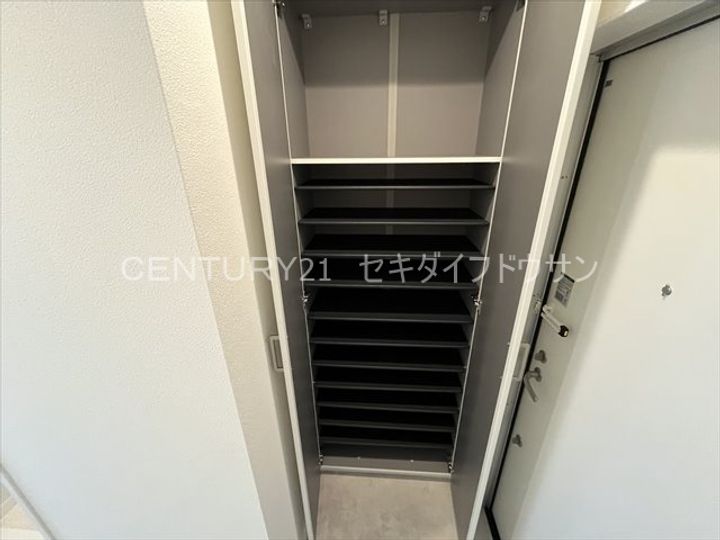 コラッジオ衣摺の玄関