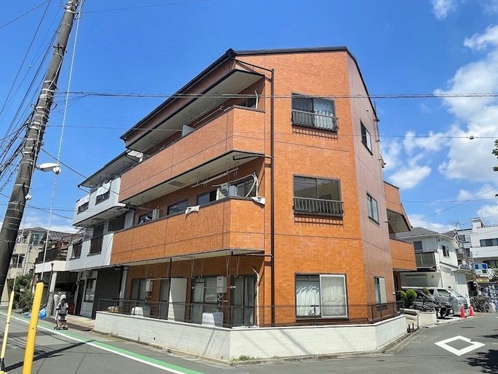 ロイヤルワカバの外観