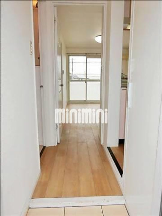 ハイツ・エコーの玄関