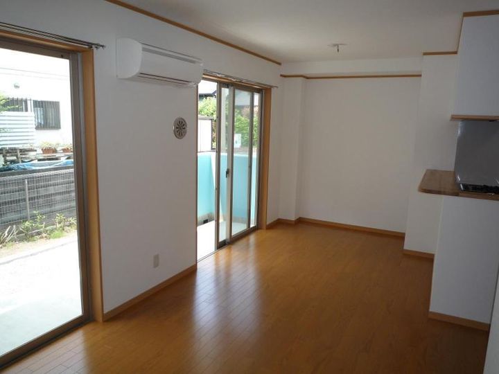 ベル・ウッドマンションの居間