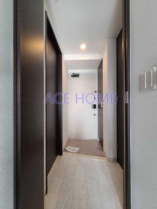 エステムコート谷町九丁目の玄関