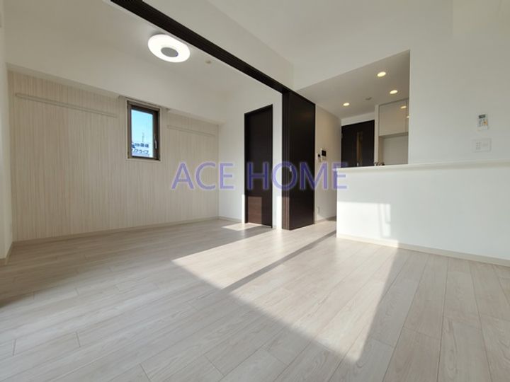 エステムコート谷町九丁目の居間