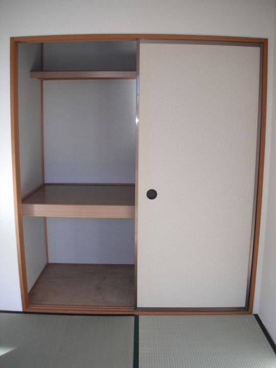 ロイヤルガーデン吉倉 Dの内装