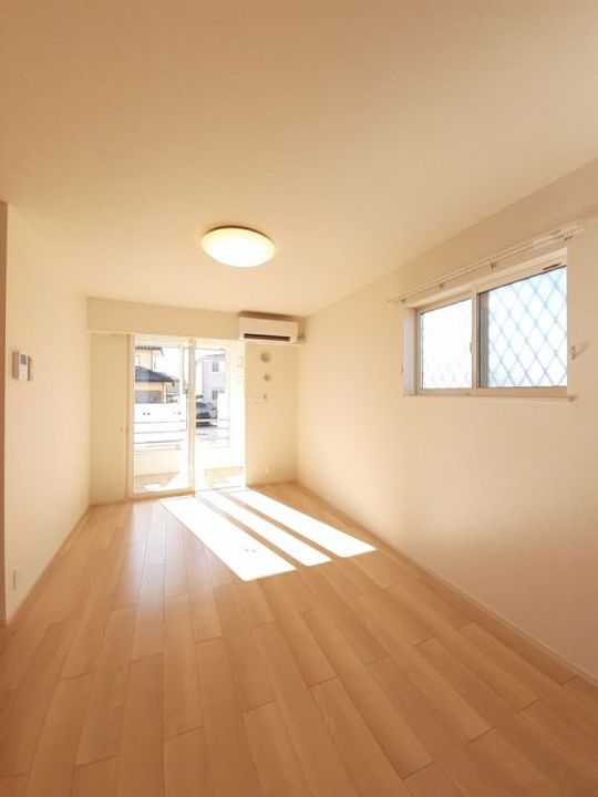 プラシード Bの居間