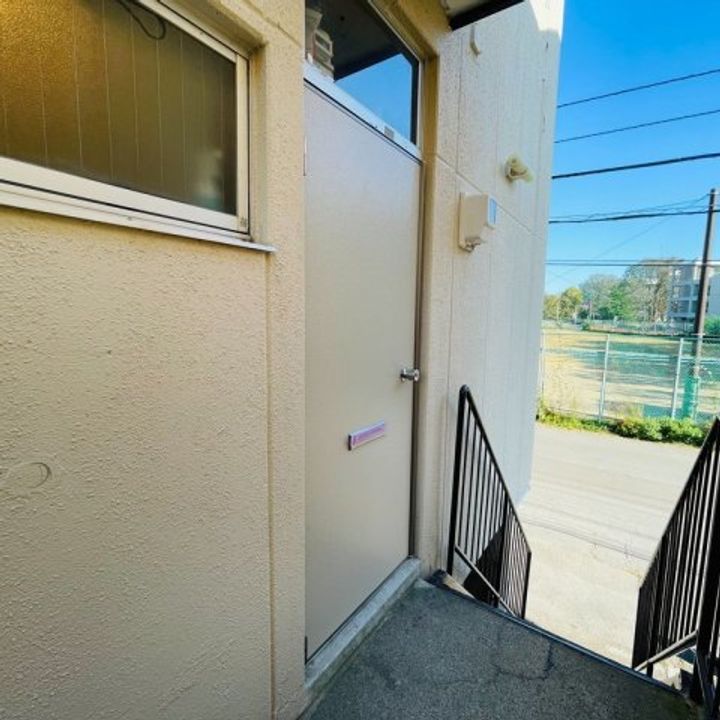 平野マンションの玄関