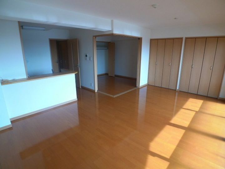 クレール西市の居間