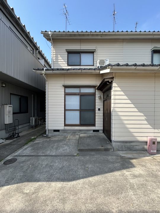 西本折町アパート(左)の地図